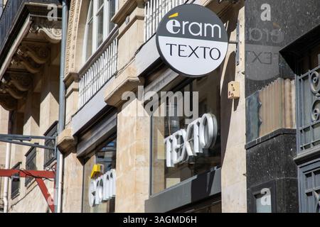 Bordeaux , France - 04 09 2025 : logo de la marque eram texto Storefront et texte d'enseigne sur façade murale magasin de mode Banque D'Images