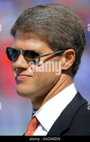 16 septembre 2012 : Clark Hunt, propriétaire des Kansas City Chiefs, regarde avant le match contre les Buffalo Bills au Ralph Wilson Stadium à Orchard Park, New York. (Crédit image : © Rich Barnes/Cal Sport Media/ZUMAPRESS.com) Banque D'Images