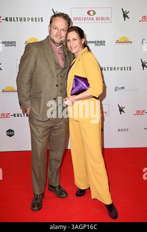 Ulrike Frank mit Ehemann Marc Schubring BEI der Verleihung des 31. B.Z. Kulturpreises 2025 im Theater am Potsdamer Platz. Berlin, 08.04.2025 *** Ulrike Frank avec son mari Marc Schubring lors de la cérémonie de remise des prix B Z Kulturpreis 2025 31 au Theater am Potsdamer Platz Berlin, 08 04 2025 Foto :XF.xKernx/xFuturexImagex kulturpreis 5484 Banque D'Images