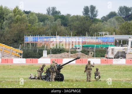 Royal International Air Tattoo, RAF Fairford, Royaume-Uni. 21 juillet 24. L'équipe d'affichage de Chinook RAF donne une démonstration de déploiement. Banque D'Images