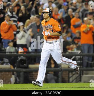 29 septembre 2012 - Baltimore, MD, USA - Manny Machado de Baltimore Orioles frappe homer en solo en septième manche contre les Red Sox de Boston à Oriole Park à Camden Yards à Baltimore, Maryland, samedi 29 septembre 2012. (Crédit image : © Lloyd Fox/MCT/ZUMAPRESS.com) Banque D'Images