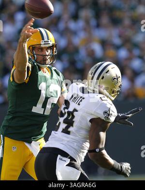 30 septembre 2012 - Green Bay, WI, États-Unis - Aaron Rodgers, quarterback des Packers de Green Bay, se lance dans la course pendant le premier quart-temps contre les Saints de la Nouvelle-Orléans le dimanche 30 septembre 2012 au lambeau Field à Green Bay, Wisconsin. Packers a gagné, 28-27. (Crédit image : © Mark Hoffman/MCT/ZUMAPRESS.com) Banque D'Images
