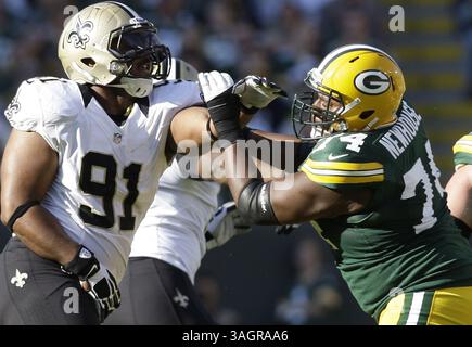 30 septembre 2012 - Green Bay, WISCONSIN, États-Unis - Marshall Newhouse de Green Bay affronte les Saints Defensive End Will Smith dans le premier quart-temps le dimanche 30 septembre 2012 au lambeau Field à Green Bay, Wisconsin. Les Packers de Green Bay battent les Saints de la Nouvelle-Orléans, 28-27. (Crédit image : © John Klein/MCT/ZUMAPRESS.com) Banque D'Images