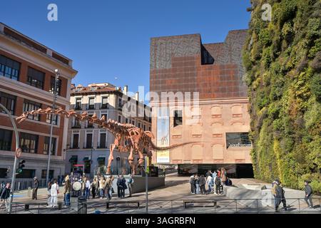 CaixaForum, Dinosaurier Skelett, Patagotitan Mayorum, Paseo del Prado, Madrid, Spanien Banque D'Images