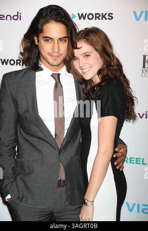 10 octobre 2012 - New York, New York, États-Unis - L'acteur AVAN JOGIA, à gauche, et l'actrice ZOEY DEUTCH, arrivent pour le gala Reel Works à la salle de bal Edison. (Crédit image : © John Barrett/Globe photos/ZUMAPRESS.com) Banque D'Images