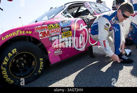 24 octobre 2009 : Carl Edwards, pilote de la Ford No. 60 Save A Lot, s’attelle pour le départ de la Kroger on Track for the Cure 250 au Memphis Motorsports Park. (Crédit image : © ASP/Cal Sport Media/ZUMA Press) Banque D'Images
