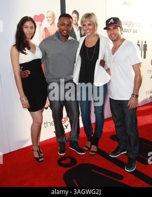 Jul 16, 2009 - Hollywood, Californie, États-Unis - KRISTY FLORES, COLLINS Pennie, KHERINGTON PAYNE & WALTER PEREZ arrivant à la première de The Ugly Truth Los Angeles au Cinerama Dome. (Crédit image : © Lisa O'Connor/ZUMA Press) Banque D'Images