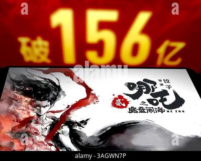 Suqian, Chine. 09th Apr, 2025. Une photo d'illustration montre le film d'animation ne Zha 2, qui gagne 15,6 milliards de yuans chinois dans le monde, à Suqian, dans la province du Jiangsu, en Chine, le 9 avril, 2025. (photo de Costfoto/NurPhoto) crédit : NurPhoto SRL/Alamy Live News Banque D'Images