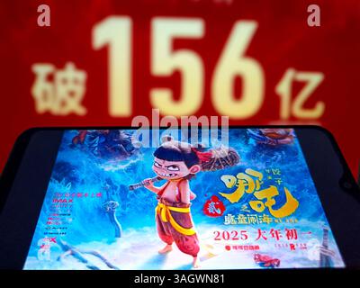 Suqian, Chine. 09th Apr, 2025. Une photo d'illustration montre le film d'animation ne Zha 2, qui gagne 15,6 milliards de yuans chinois dans le monde, à Suqian, dans la province du Jiangsu, en Chine, le 9 avril, 2025. (photo de Costfoto/NurPhoto) crédit : NurPhoto SRL/Alamy Live News Banque D'Images