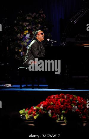 07 juillet 2009 - Los Angeles, Californie, États-Unis - le musicien STEVIE WONDER se produit lors du service commémoratif Jackson au Staples Center. (Crédit image : © POOL/ZUMA Press) Banque D'Images