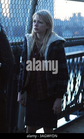 19 mai 2009, l'actrice Michelle Williams de New York était sur le plateau du Manhattan Bridge du nouveau film 'Blue Valentine' le 19 mai 2009 à New York (crédit image : © Sharkpixs/ZUMA Press) Banque D'Images