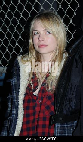 19 mai 2009, l'actrice Michelle Williams de New York était sur le plateau du Manhattan Bridge du nouveau film 'Blue Valentine' le 19 mai 2009 à New York (crédit image : © Sharkpixs/ZUMA Press) Banque D'Images