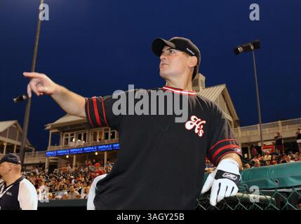 13 juin 2009 : Mark Cuban, propriétaire des Dallas Mavericks, lors du Reebok Heroes Baseball Game, une collecte de fonds de baseball organisée par la Mike Modano Foundation au DocPepper Ballpark à Frisco, Texas. (Crédit image : © Albert Pena/Cal Sport Media/ZUMA Press) Banque D'Images