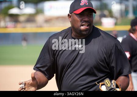 13 juin 2009 : Warren Sapp des Black Sox lors du match de baseball caritatif de collecte de fonds de la Fondation Mike Modano au stade de baseball Dr Pepper à Frisco, Texas. (Crédit image : © Albert Pena/Cal Sport Media/ZUMA Press) Banque D'Images