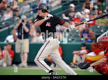 13 juin 2009 : le propriétaire des Dallas Mavericks marque à la batte lors du match de baseball caritatif de collecte de fonds de la Fondation Mike Modano au stade de baseball Dr Pepper à Frisco, Texas. (Crédit image : © Albert Pena/Cal Sport Media/ZUMA Press) Banque D'Images