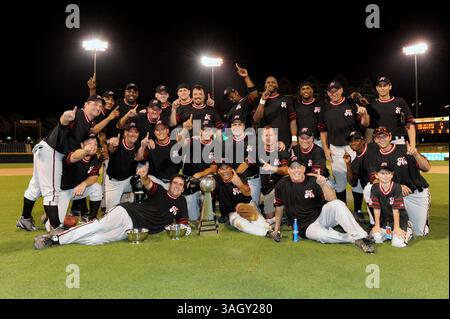 13 juin 2009 : Team Black Sox sont les gagnants du match de baseball caritatif de collecte de fonds Reebok Heroes Baseball Game 2009 par la Fondation Mike Modano au stade de baseball Dr Pepper à Frisco, Texas. (Crédit image : © Albert Pena/Cal Sport Media/ZUMA Press) Banque D'Images