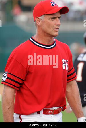 13 juin 2009 : Daryl 'Moose' Johnson, ancien Cowboy de Dallas, lors du Reebok Heroes Baseball Game, match de base-ball caritatif organisé par la Mike Modano Foundation au Dr Pepper Ballpark à Frisco, Texas. (Crédit image : © Albert Pena/Cal Sport Media/ZUMA Press) Banque D'Images