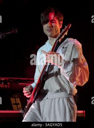 25 octobre 2009 - Hollywood, Californie, États-Unis - WEEZER se produit en direct au Hollywood palladium avec BRIAN BELL. (Crédit image : © Adam Latham/ZUMA Press) Banque D'Images