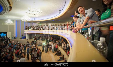 25 octobre 2009 - Hollywood, Californie, États-Unis - la foule se construit à l'intérieur de 'The Hollywood palladium' avant que WEEZER ne se produise. (Crédit image : © Adam Latham/ZUMA Press) Banque D'Images