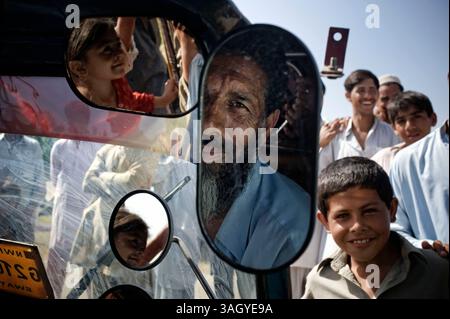 Sher Rakshaw 20 mai 2009 - Cheik Yasin, Pakistan - SHER Zaman, 50 ans, a poussé 10 ...