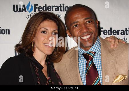 JULIE GREENWALD (présidente d'Atlantic Records) et KEVIN LILES (vice-président exécutif de Warner Music Group) arrivant au déjeuner du visionnaire musical de l'année de l'UJA-Federation au Pierre à New York le 18 juin 2009. Photo de Henry McGee-Globe photos, Inc â©2009..K62446HMc (crédit image : © Henry McGee/Globe photos/ZUMAPRESS.com) Banque D'Images