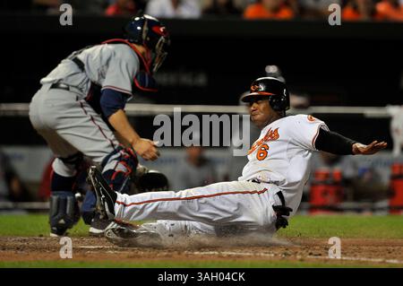 27 juin 2009 : Melvin Mora #6 pour les Orioles de Baltimore glisse en toute sécurité à la maison lors d'un match interligue contre les Nationals de Washington à Oriole Park à Camden Yards à Baltimore, Maryland. Les Orioles battent les nationaux 6 - 3 (crédit image : © Joy Absalon/Cal Sport Media/ZUMA Press/ZUMA Press) Banque D'Images