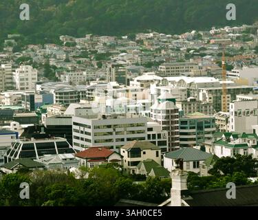 28 oct. 2008 - Wellington, Île du Nord, Nouvelle-Zélande - depuis le téléphérique de Wellington, vous pouvez voir un quartier résidentiel de Wellington et les collines environnantes. Wellington Urban Area est le principal centre de population du sud de l'île du Nord, la troisième zone urbaine la plus peuplée de Nouvelle-Zélande et sa capitale. (Crédit image : © Arnold Drapkin/ZUMA Press) Banque D'Images