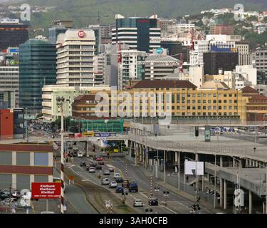 Oct 28, 2008 - Wellington, Île du Nord, Nouvelle-Zélande - Wellington, la capitale de la Nouvelle-Zélande, est dominée par son quartier central des affaires. Située à la pointe sud-ouest de l'île du Nord sur le détroit de Cook, passage qui sépare les îles du Nord et du Sud, la zone urbaine de Wellington est le principal centre de population du sud de l'île du Nord et la troisième zone urbaine la plus peuplée de Nouvelle-Zélande. (Crédit image : © Arnold Drapkin/ZUMA Press) Banque D'Images