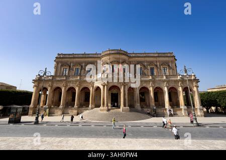 NOTO, ITALIE, 22 JUIN 2023 - vue du Palais Ducezio, la mairie de Noto, à Noto, province de Syracuse, Sicile, Italie Banque D'Images