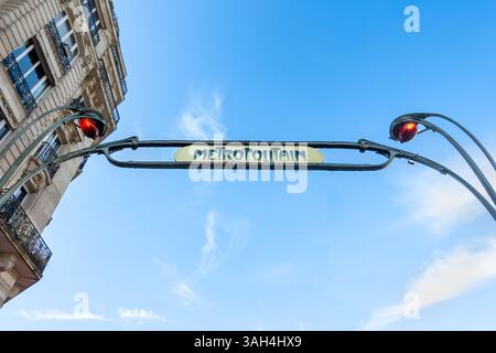 Paris, ancien panneau de la station de métro. Panneau d'entrée du métro Banque D'Images