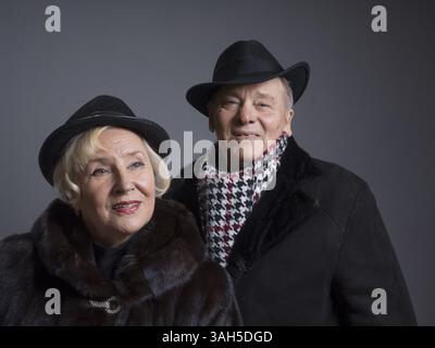 19 février 2014 - Portrait d'un des couples d'âge moyen, vêtu d'un manteau de fourrure (crédit Image : © Igor Golovniov/ZUMA/ZUMAPRESS.com) fil Banque D'Images