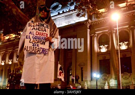 28 mai 2015 - Santiago Chili mai 28 2015. La Confédération des étudiants du Chili (CONFECH) lance ce jeudi un appel à Manifestarce contre les mauvais traitements de la police contre les étudiants qui souffrent dans chaque manifestation. Santiago Chili mai 28 2015. LUISVARGAS / ZUMAPRESS- TAGS (crédit image : © Luis Vargas/ZUMA Wire) Banque D'Images