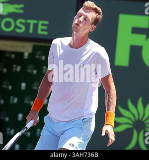 3 avril 2015 - Miami, FL, États-Unis - le Tchéquie Tomas Berdych réagit à une défaite de 6-4 6-4 contre le britannique Andy Murray lors des demi-finales de l'Open de Miami au Crandon Park à Key Biscayne, Floride, le vendredi 3 avril 2015. (Crédit image : © Pedro Portal/TNS/ZUMA Wire) Banque D'Images