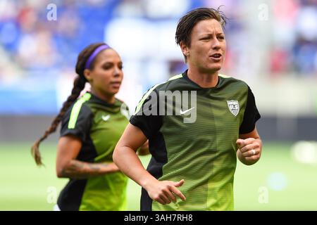 30 mai 2015 : L'attaquante américaine Abby Wambach (à droite) et l'attaquante Sydney Leroux (à gauche) s'échauffent avant un match amical international entre la République de Corée et les États-Unis au Red Bull Arena à Harrison, New Jersey. La République de Corée et les États-Unis ont joué sur une égalité de 0-0. Rich Barnes/CSM(image crédit : © Rich Barnes/Cal Sport Media/ZUMAPRESS.com) Banque D'Images