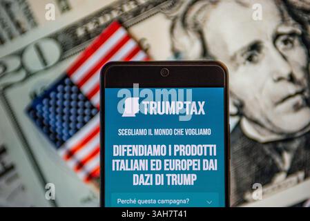 Italie. 9 avril 2025. Dans cette illustration photo, l'application web TrumpTax vue en cours d'exécution sur un smartphone. Le projet TrumpTax est promu par le groupe politique italien Alleanza Verdi e Sinistra (Alliance verte et gauche) pour informer les consommateurs sur l'origine des produits. Son objectif est de contrer les tarifs américains en encourageant des choix d'achat conscients. (Crédit image : © Vincenzo Nuzzolese/SOPA images via ZUMA Press Wire) USAGE ÉDITORIAL SEULEMENT ! Non destiné à UN USAGE commercial ! Banque D'Images