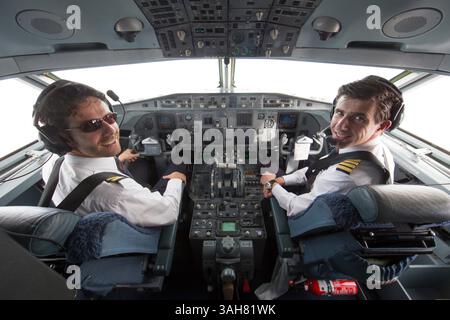 4 février 2015 - Tanger, Maroc - pilotes dans le cockpit du KBX, Fokker 70 du gouvernement néerlandais (crédit image : © ton Koene/ZUMA Wire) Banque D'Images