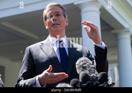 Washington, États-Unis. 09th Apr, 2025. Le secrétaire au Trésor Scott Bessent s’adresse aux médias à la Maison Blanche à Washington, DC, le mercredi 9 avril 2025. Photo de Chris Kleponis/UPI crédit : UPI/Alamy Live News Banque D'Images