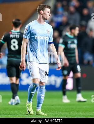 #14, Ben Sheaf de Coventry City pendant le match de championnat Sky Bet entre Coventry City et Portsmouth à la Coventry Building Society Arena, Coventry le mercredi 9 avril 2025. (Photo : Stuart Leggett | mi News) crédit : MI News & Sport /Alamy Live News Banque D'Images