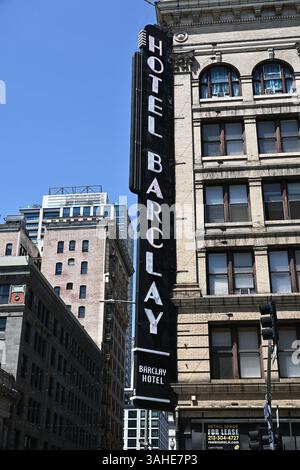 LOS ANGELES, CALIFORNIE - 7 avril 2025 : Hôtel Barclay dans le centre-ville de Los Angeles, ouvert sous le nom de Van Nuys Hôtel en 1897 et a été le premier dans la ville à HAV Banque D'Images