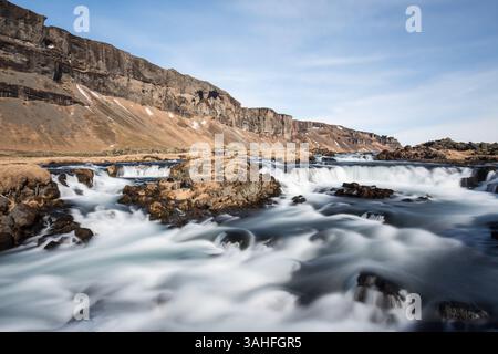 22 mars 2015 - Islande - paysage de falaises et roaring rapids dans un ruisseau le long de la Rocade (Route 1 KirkjubÃ¦jarklaustur entre) et en Islande Skaftafell (crédit Image : © Daniel DeSlover/Zuma sur le fil) Banque D'Images