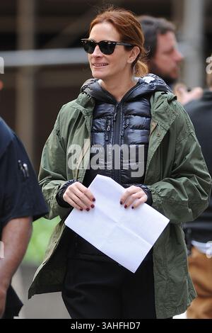 18 avril 2015 - New York, New York, États-Unis - JULIA ROBERTS sur le plateau du film "Money Monster" dans le quartier financier de Manhattan. (Crédit image : © Kristin Callahan/Ace Pictures/ZUMA Wire) Banque D'Images