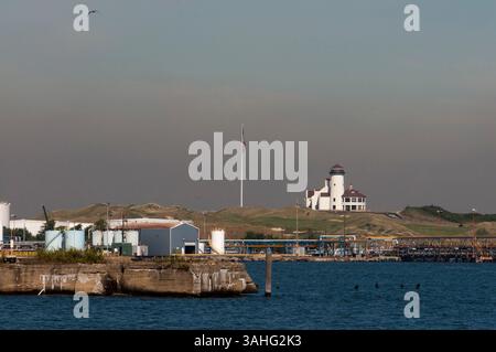 21 septembre 2013 - New York, New York, États-Unis - le club-House du Bayonne Golf Club à Bayonne, New Jersey. Bayonne Golf Club. New York. En termes simples, Bayonne est un chef-d'œuvre d'ingénierie. Le parcours a été créé lorsque les boues du port de New York ont été empilées sur une vieille décharge. 7,5 millions de yards cubes de déchets portuaires ont été répartis sur 140 acres de terre et présente maintenant près de 100 pieds de changement d'altitude sur une propriété qui en avait moins de 10. Des vues urbaines et industrielles sont offertes depuis les points élevés sur le parcours tandis qu'une sensation de liens intimes est offerte tout en marchant à travers le hillo Banque D'Images