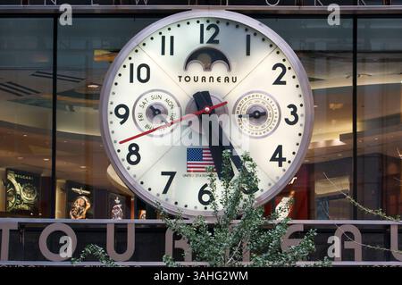23 septembre 2013 - New York, New York, États-Unis - le Tourneau TimeMachine, 57th St et Madison Ave à Manhattan, un détaillant de montres de luxe créé en 1900. (Crédit image : © Sergi Reboredo/ZUMA Wire/ZUMAPRESS.com) Banque D'Images