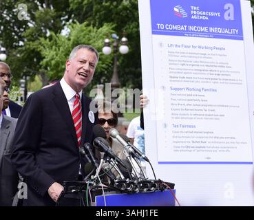 12 mai 2015 - Washington, District of Columbia, États-Unis d'Amérique - le maire Bill deBlasio (démocrate de New York) prononce un discours d'ouverture lors d'un rassemblement promouvant ''le Programme progressiste'' au Capitole des États-Unis à Washington, DC le mardi 12 mai 2015..crédit : Ron Sachs / CNP. (Crédit image : © Ron Sachs/CNP/ZUMAPRESS.com) Banque D'Images