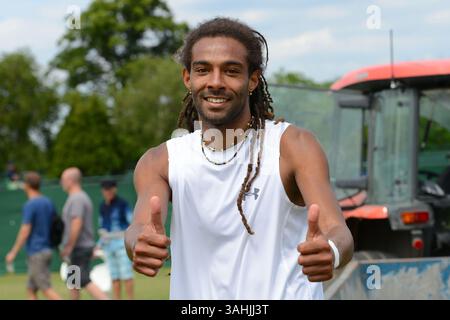 25 juin 2015 - Roehampton, Angleterre - DUSTIN BROWN d'Allemagne pose pour une photo après avoir gagné son match contre A. Arnaboldi dans le tournoi de qualification de Wimbledon à Roehampton, Angleterre, jeudi 25 2015 juin (crédit image : © Christopher Levy/ZUMA Wire/ZUMAPRESS.com) Banque D'Images