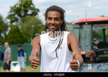 25 juin 2015 - Roehampton, Angleterre - DUSTIN BROWN d'Allemagne pose pour une photo après avoir gagné son match contre A. Arnaboldi dans le tournoi de qualification de Wimbledon à Roehampton, Angleterre, jeudi 25 2015 juin (crédit image : © Christopher Levy/ZUMA Wire/ZUMAPRESS.com) Banque D'Images