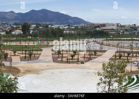 Mijas Costa, Málaga, Espagne - 6 avril 2025 : vue sur le Gran Parque de la Costa del sol. Banque D'Images