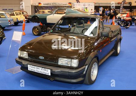 Ford Fiesta MK2 Fly Cabrio Baujahr 1983, 35. Techno Classica Essen 09. - 13.04.2025. Messe Essen, Siha, Oldtimer / klassische Autos / Autoausstellung, Oldtimermesse, Essen D. *** Ford Fiesta MK2 Fly Cabrio année 1983 , 35 Techno Classica Essen 09 13 04 2025 Messe Essen, Siha, Oldtimer exposition de voitures classiques, Oldtimermesse, Essen d Banque D'Images