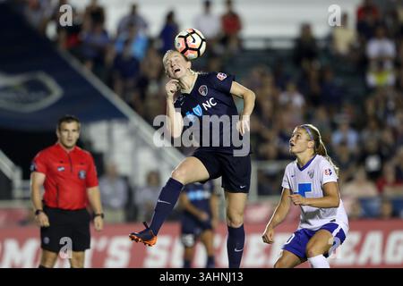 17 juin 2017 - Cary, Caroline du Nord, États-Unis - Cary, Caroline du Nord - samedi 17 juin 2017 : Samantha Mewis lors d'un match de la saison régulière de la Ligue nationale de soccer féminin (NWSL) entre le courage de Caroline du Nord et les Boston Breakers au stade Sahlenâ€™s du WakeMed Soccer Park. (Crédit image : © Andy Mead/ISIPhotos via ZUMA Wire) Banque D'Images