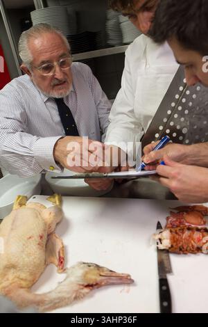 15 novembre 2010 - Paris, France - Restaurant Senderens, Alain Senderens (2 décembre 1939 â€“ 25 juin 2017) était un chef et praticien français de la Nouvelle cuisine. Le Figaro le crédite comme l'inventeur des associations gastronomiques et vinicoles. (Crédit image : © Ania Freindorf via ZUMA Wire) Banque D'Images